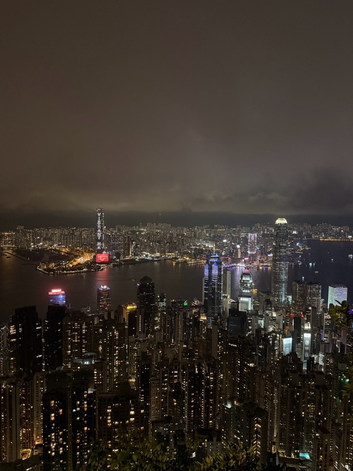 Hongkongs skyline om natten
