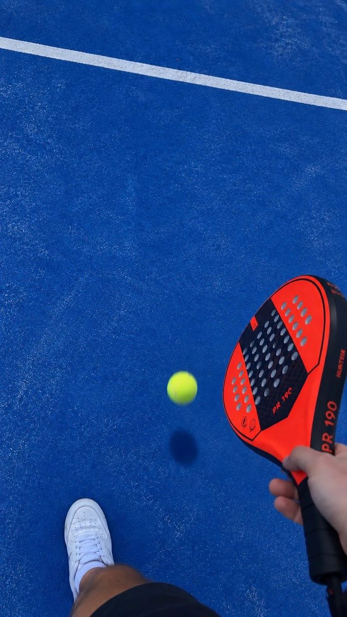 Efe spiller padel